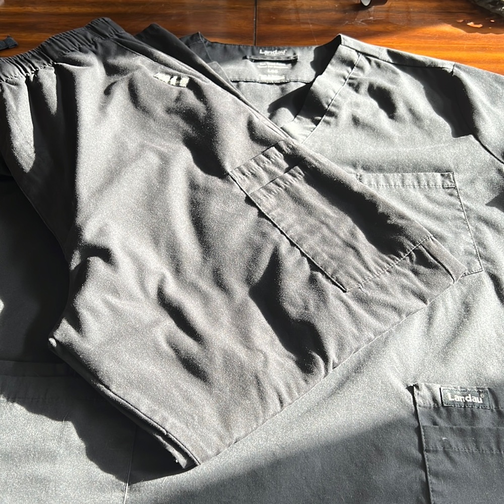 Landau scrubs